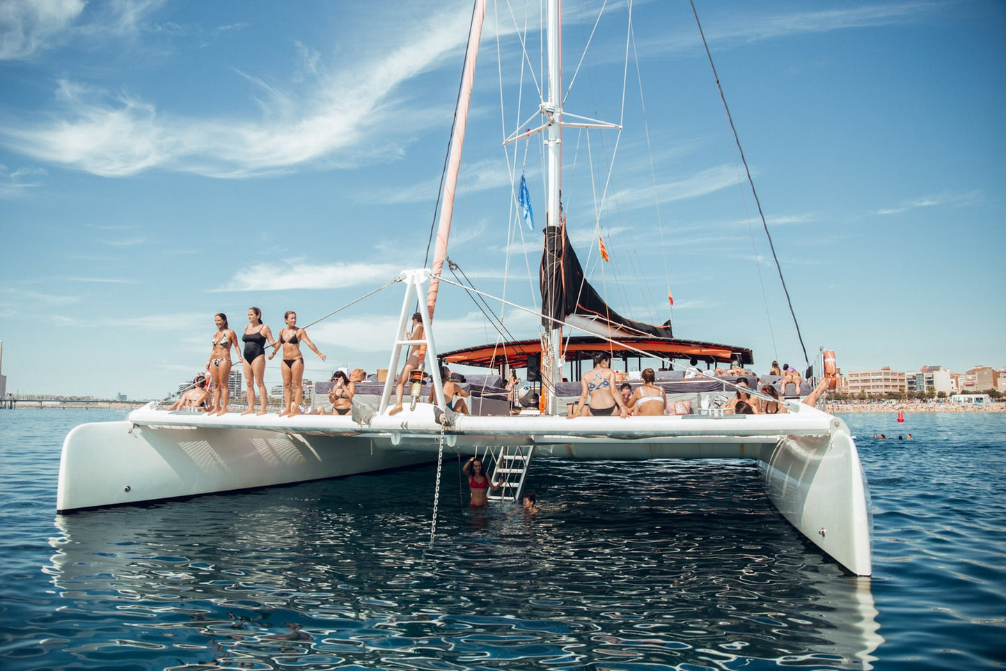 catamaran para eventos en Barcelona o Sitges